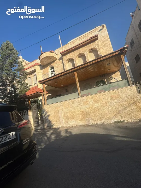 عمارة للبيع في اجمل منطقة حي عدن منطقة هادئة سكن خاص قريبة من جميع الخدمات
