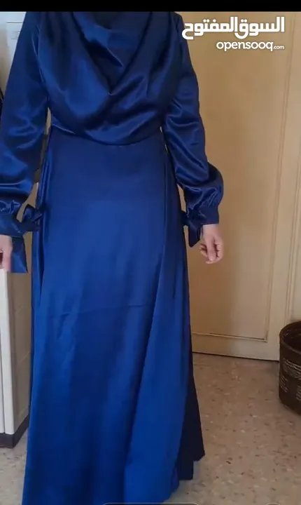 فستان نيلي قماشه بتجننن تقيله تفصيل  مش جاهز للبيع