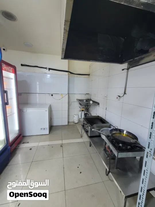 السلام عليكم ورحمة الله وبركاته مطعم في الرفاع الشرقي بوكوارة  معروض للبيع كامل متكامل وبسعر مناسب ل