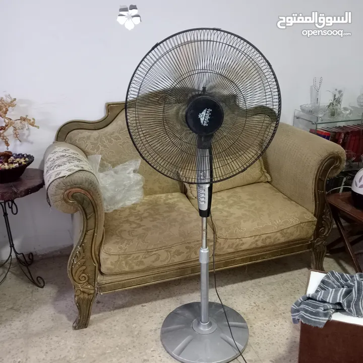مراوح عامودي وجدارى