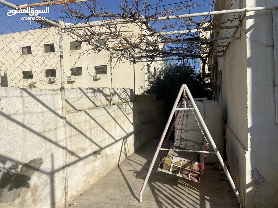 منزل مستقل للايجار جبل الاميره رحمه بجانب مدرسة عمر بن الخطاب