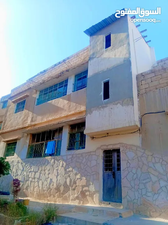 بيت للبيع.