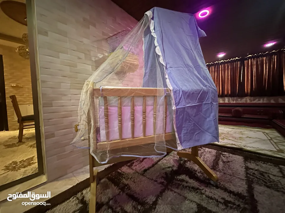 تخت بيبي خشب زان اصلي وارد تركيا استعمال بسيط جداً. بحاله الوكاله