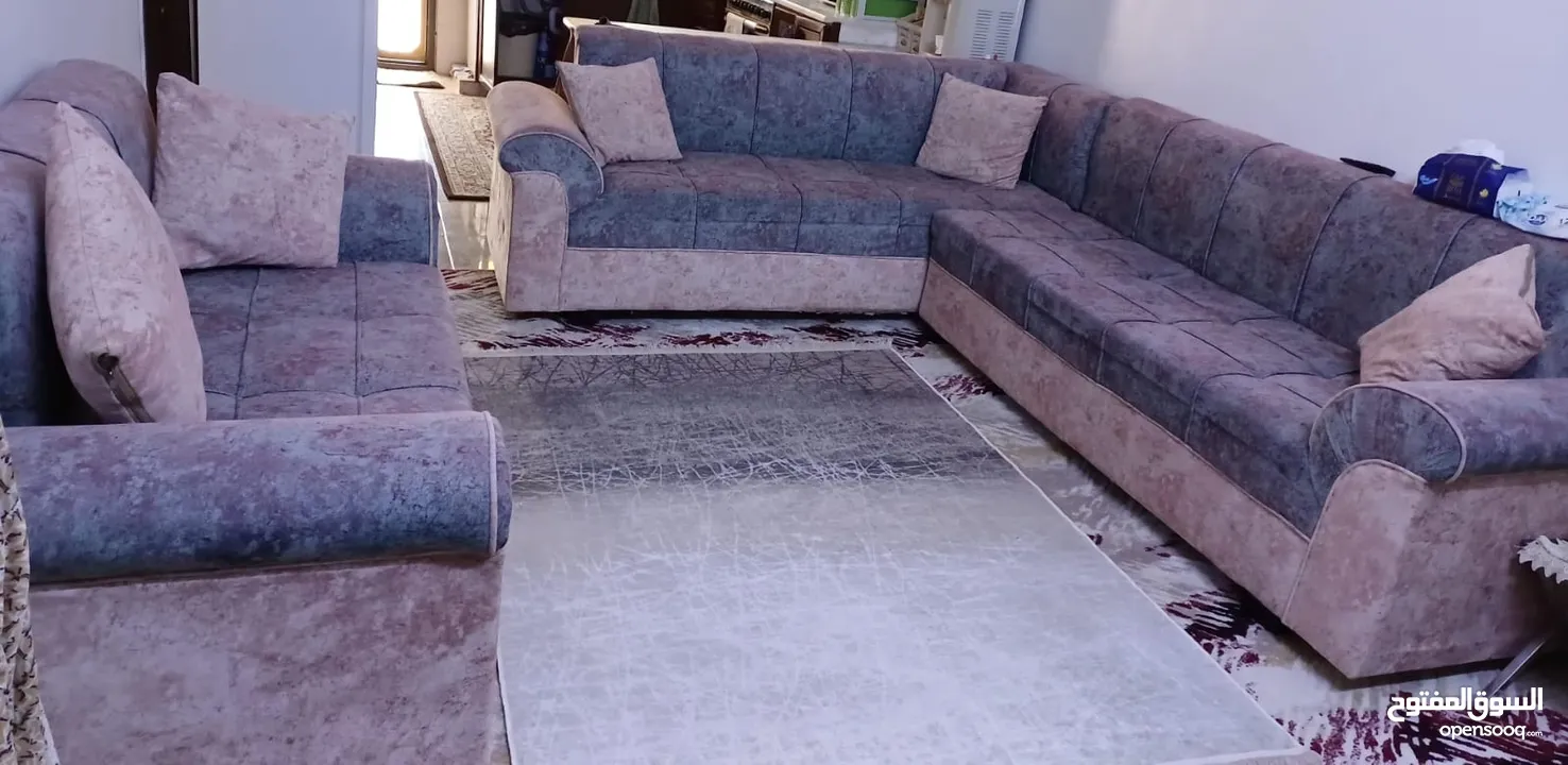 طقم كنب بوضع ممتاز بحال الوكاله