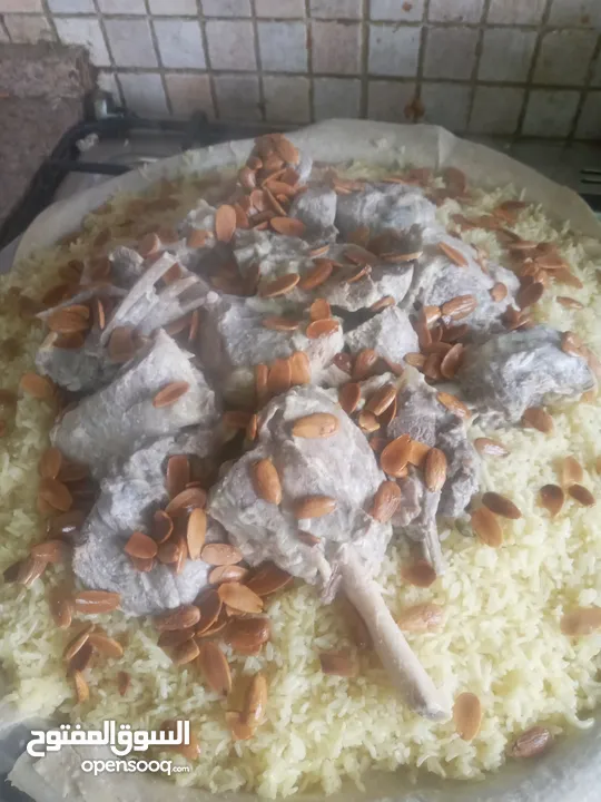 شيف شرقي وغربي وسلطات ابحث عن عمل خبرة في الاكل العربي والغربي والسلطات خبره اكثر من 15سنه