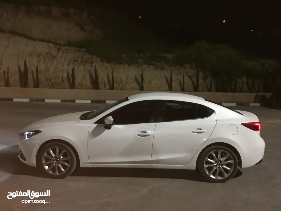 للبيع او البدل على جيب ياباني  مازدا 3 السيارة الف الف