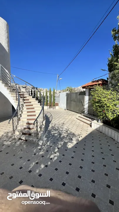 منزل طابقين للبيع