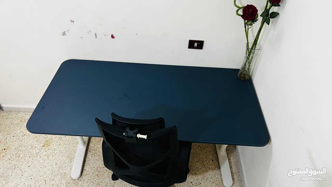مكتب دراسي طاوله وكرسي متحرك