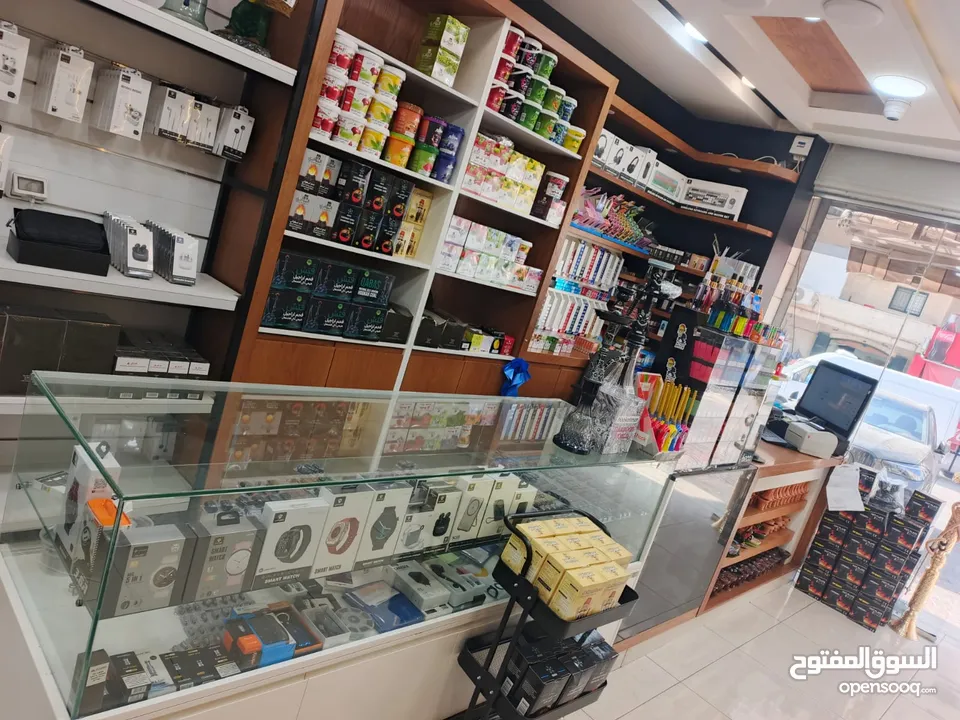 محل للبيع في المصايف – على الشارع الرئيسي المساحة: 60 متر مربع- المحل شغّال حالياً في بيع الدخان