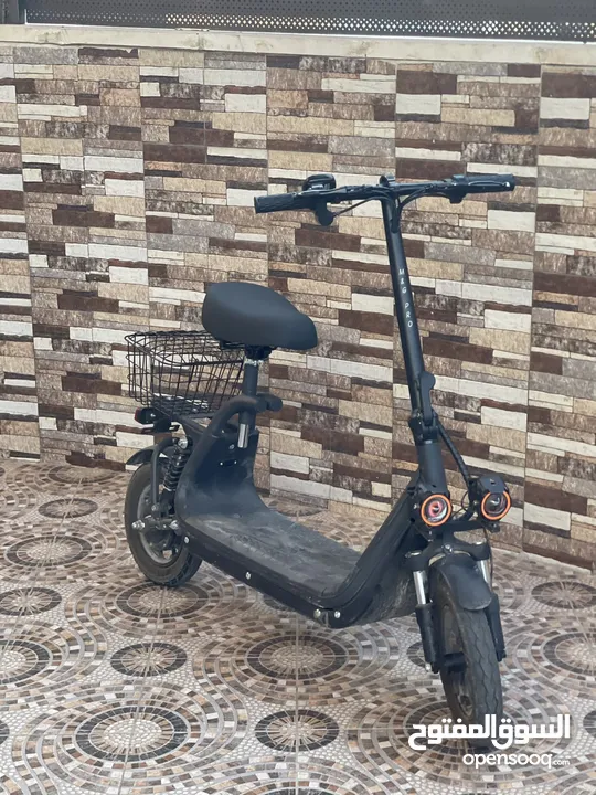 سكوتر كهربائي للبيع بحالة الوكالة