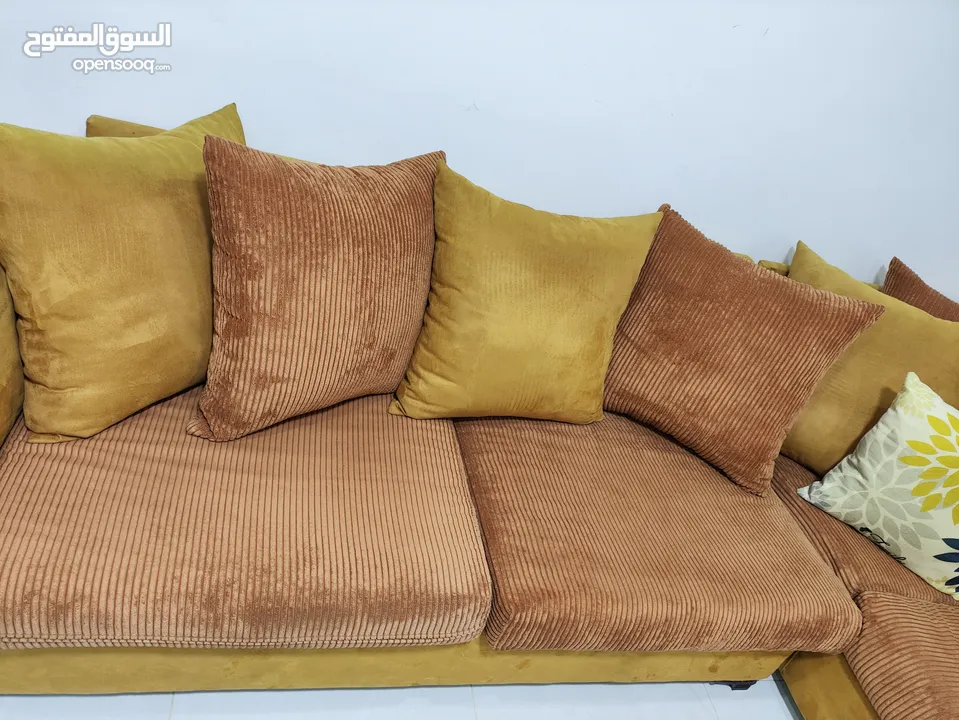 طقم كورنر خشب تفصيل شبه جديد ليس بحاجة الى تنجيد
