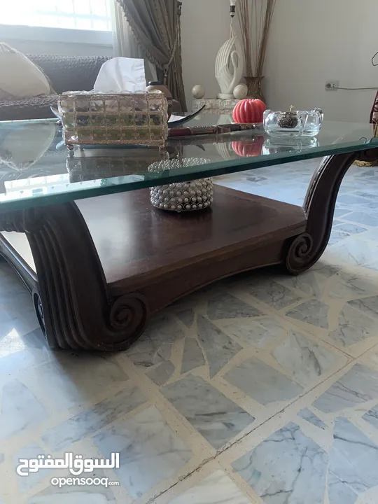 طاوله وسطيه خشب بلوط للبيع بحاله جيده