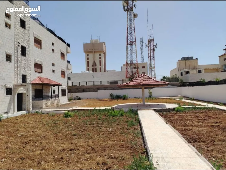 عمارة مع قطعة ارض مفروزة مساحة 1650 متر قطعة الارض قوشان منفصل 750 متر ب ارقى مناطق ابوعلندا