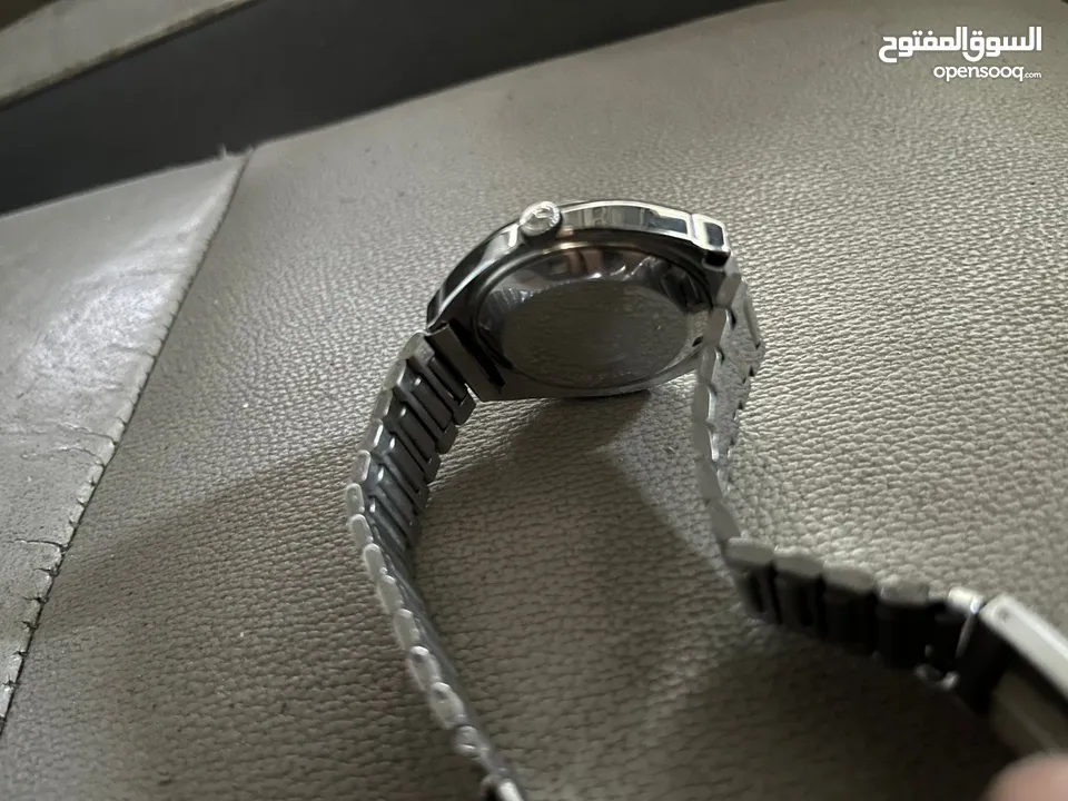 ساعه سويسري فيفر لوبا بحاله جيده جدا اتوماتيك لون مميز