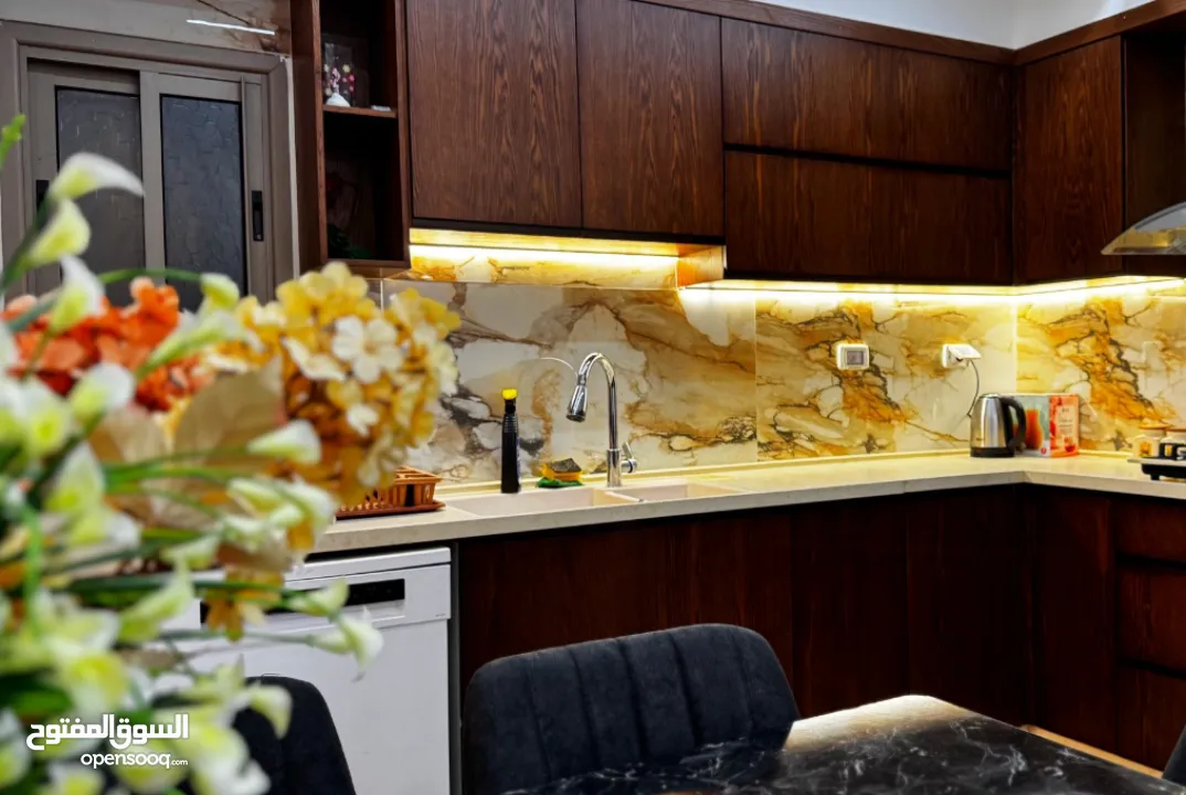 روف للايجار مفروش بالكامل اطلالة رائعة وموقع استراتيجي في اجمل مناطق البيرة