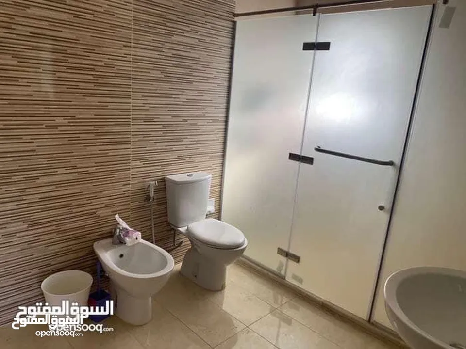 شقة طابقية للايجار الياسمين ربوة عبدون طابق ارضي مساحة 240م
