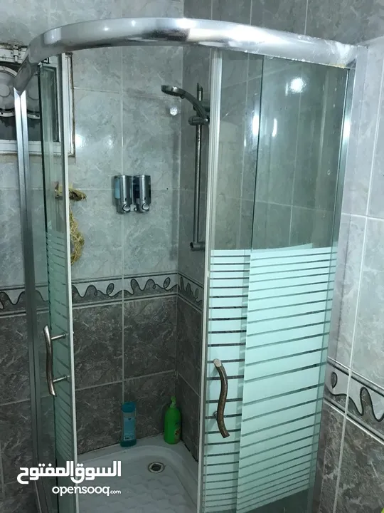 شاور بوكس نظيف جداً بسعر مغري