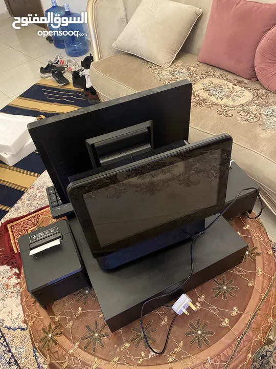 نقطة بيع شاشتين مع كاش وطابعتين