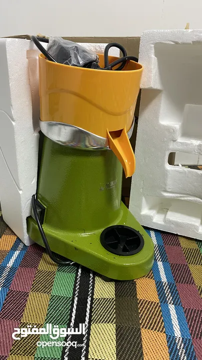 Hamilton Mix Blender and an orange juice maker brand new very cheap price