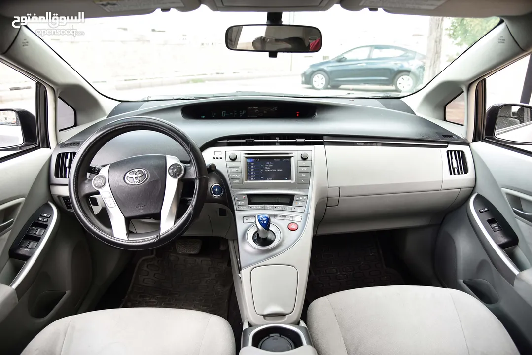 تويوتا بريوس هايبرد بحالة الشركة Toyota Prius Hybrid 2015