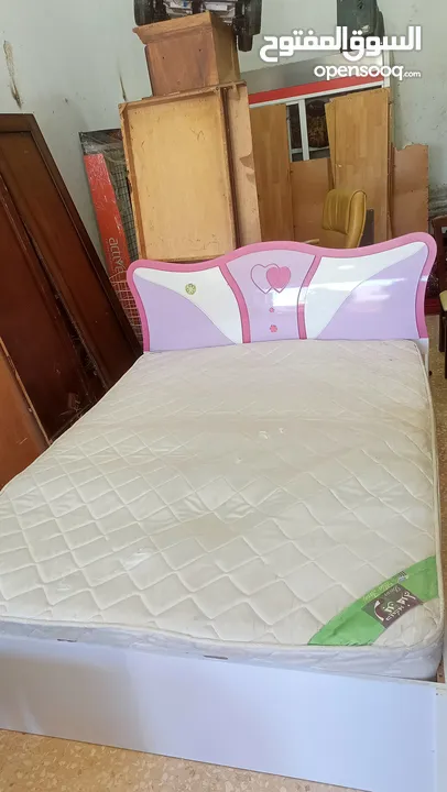 تخت مفرد ونص مع فرشه زنبركيه