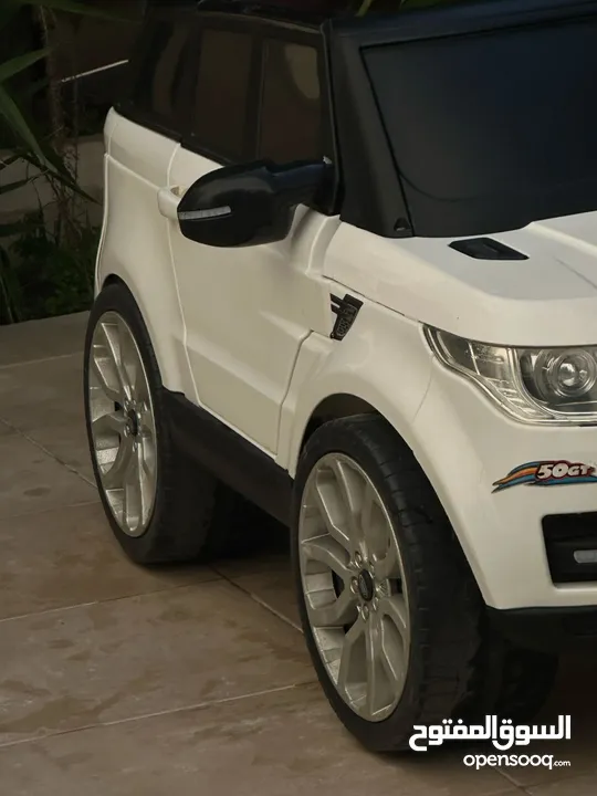 ‘Kids’ Electric Range Rover for Sale – Barely Used Excellent Condition White with Red Seats!