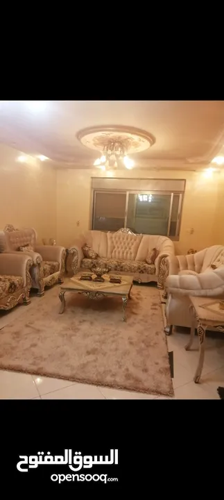 شقه للبيع في منطقه المصايف مساحه  195متر طابق اول
