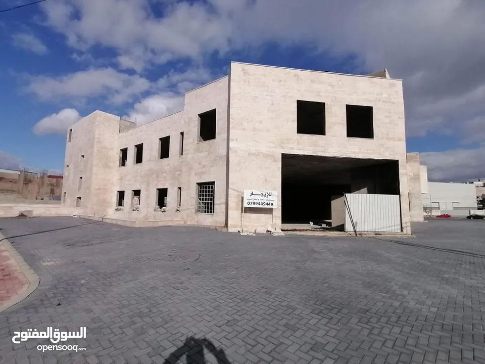مجمع تجاري للبيع في منطقة المقابلين شارع القدس على 3 شوارع