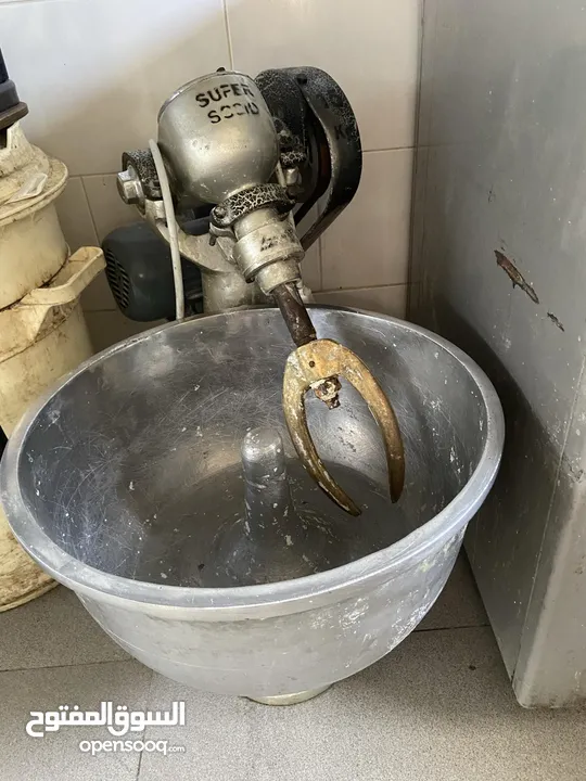 عدة مطعم كاملة مع ثلاجات تخزين وعرض ..بسعر مغري للجادين فقط سعر نااار وحرق