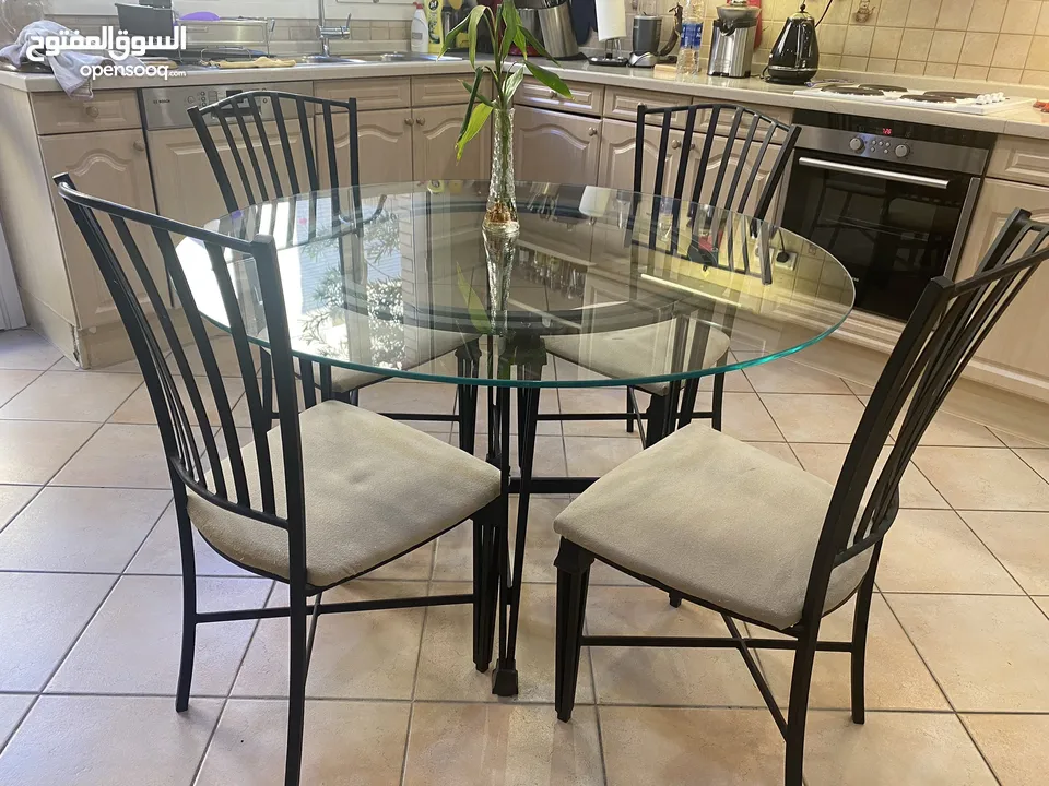 Dining table with 4 chairs  طاولة سفرة مع 4 كراسي