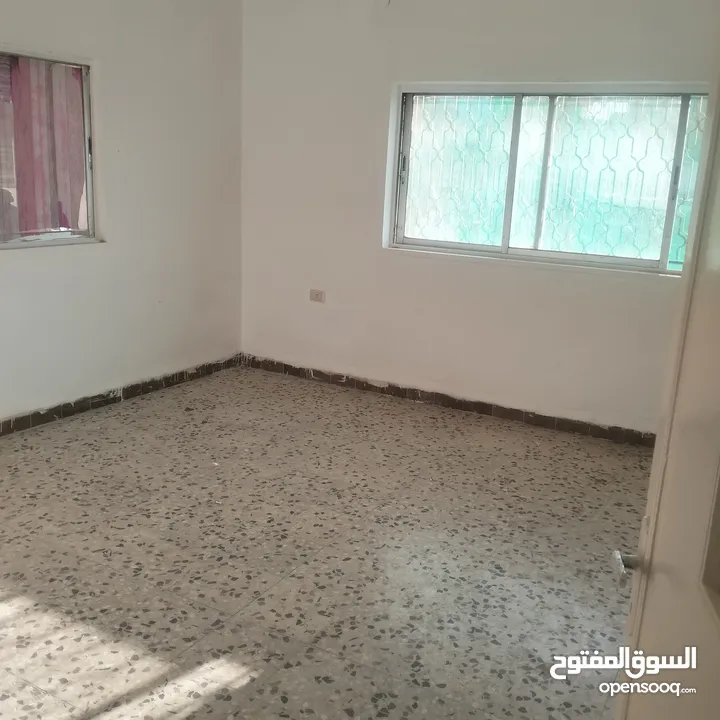 منزل للبيع طابق ثاني على شارع رئيسي في ايدون على إشارة ايدون