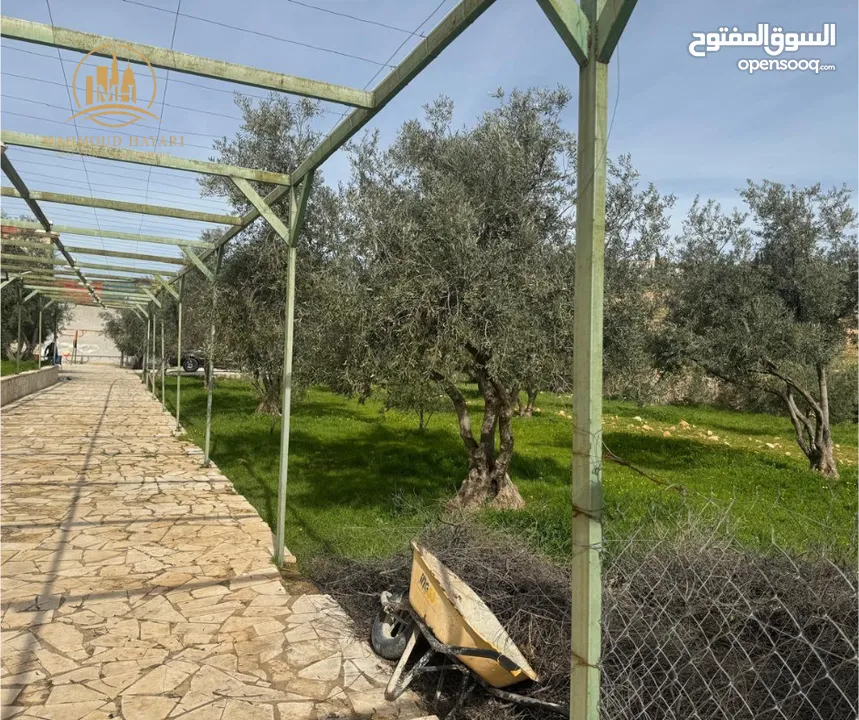 إعلان رقم: (5467) مزرعة مميزة بنظام شاليه للبيع – طريق جرش المفرق (رحاب)