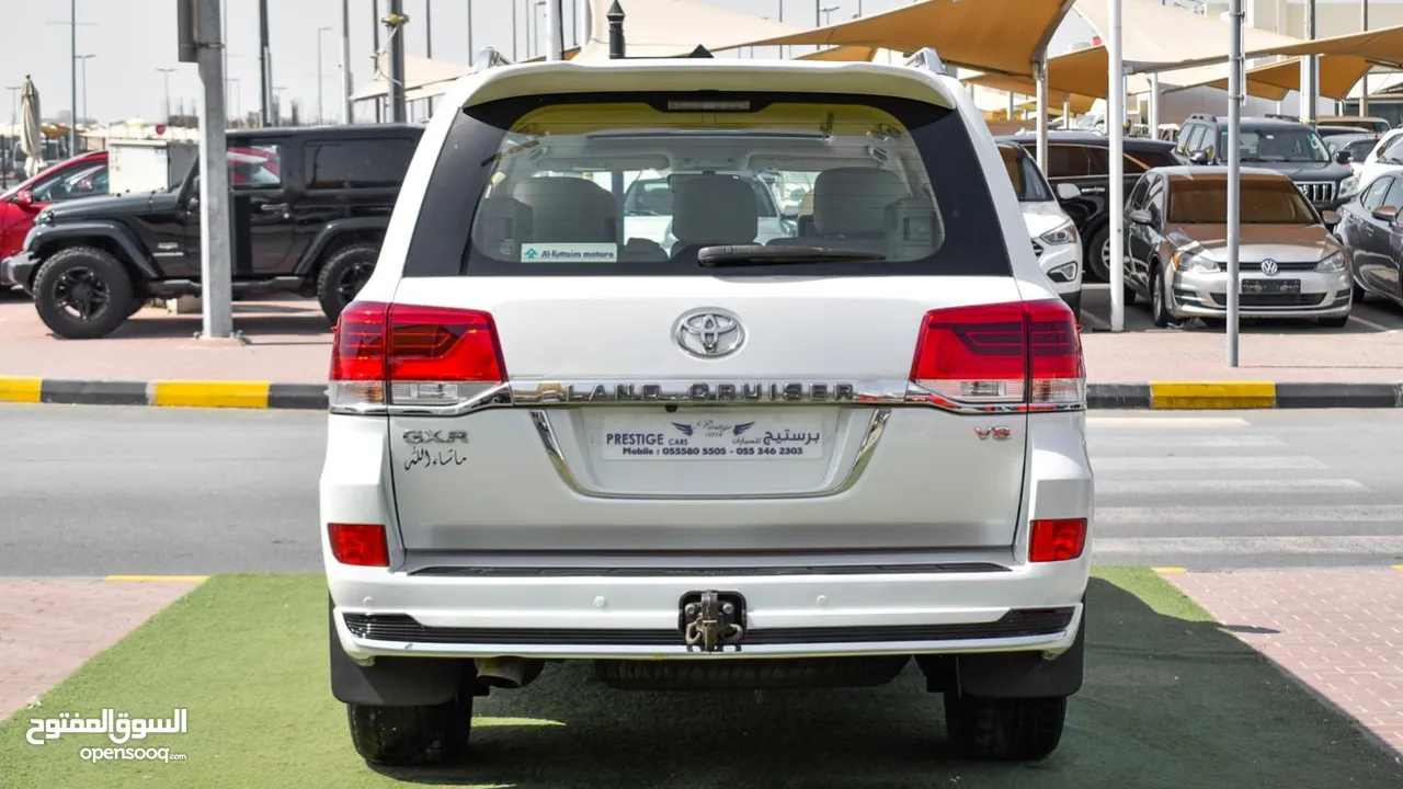 Toyota Land Cruiser V8 2016 GCC - with sunroof