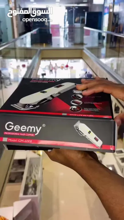 ماكينة قص الشعر الاحترافية Geemy GM-6668 – قوة وأناقة في جهاز واحد
