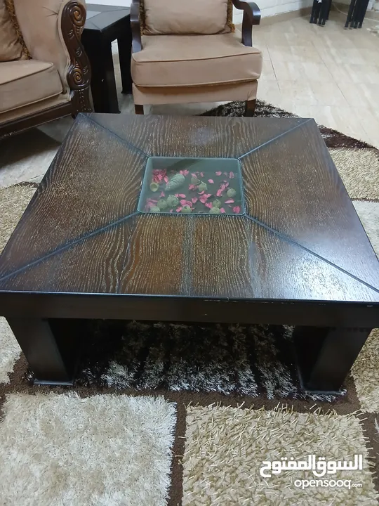 طقم كنب مستعمل مع طاولات للبيع