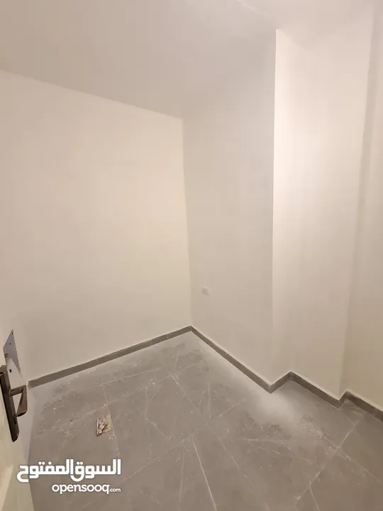 شقة غير مفروشة للإيجار ( Property 41746 ) سنوي فقط