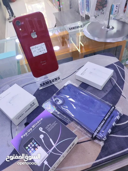 التفاحه الاصلي iPhone XR جيجا 64 بطارية 75 مش مفتوح ابدا فحص معه بكج هدية