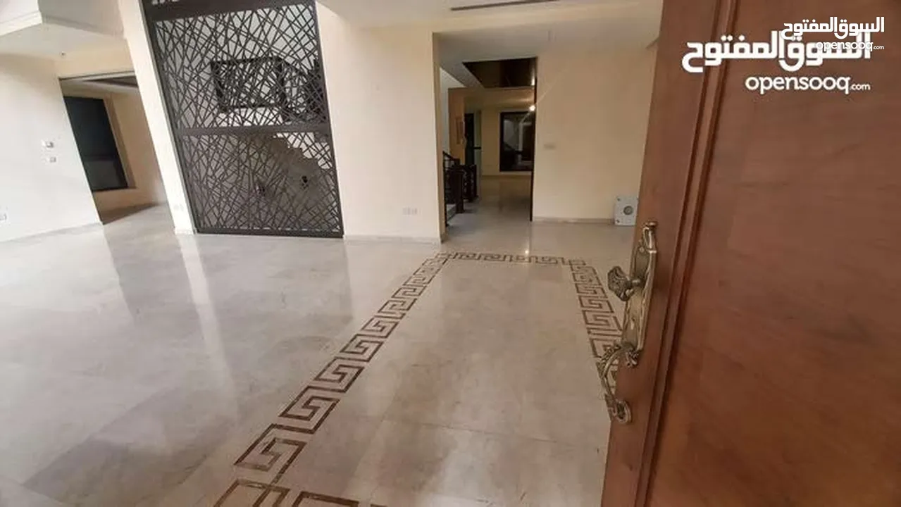 فيلا مستقله فارغه للايجار+ تشطيبات فاخره سوبر ديلوكس مسبح + مصعد + 4 طوابق