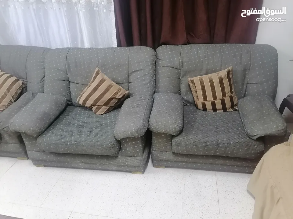 طقمين كنب للبيع بسعر مغري