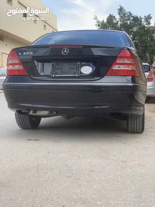 لبيع سيارات السويسرية مرسيدس c320البيع صك او كاش