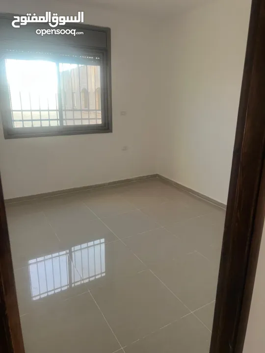 شقة ارضية للإيجار بموقع مميز في بيرزيت مدخل مستقل مع حديقة وصفة سيارة