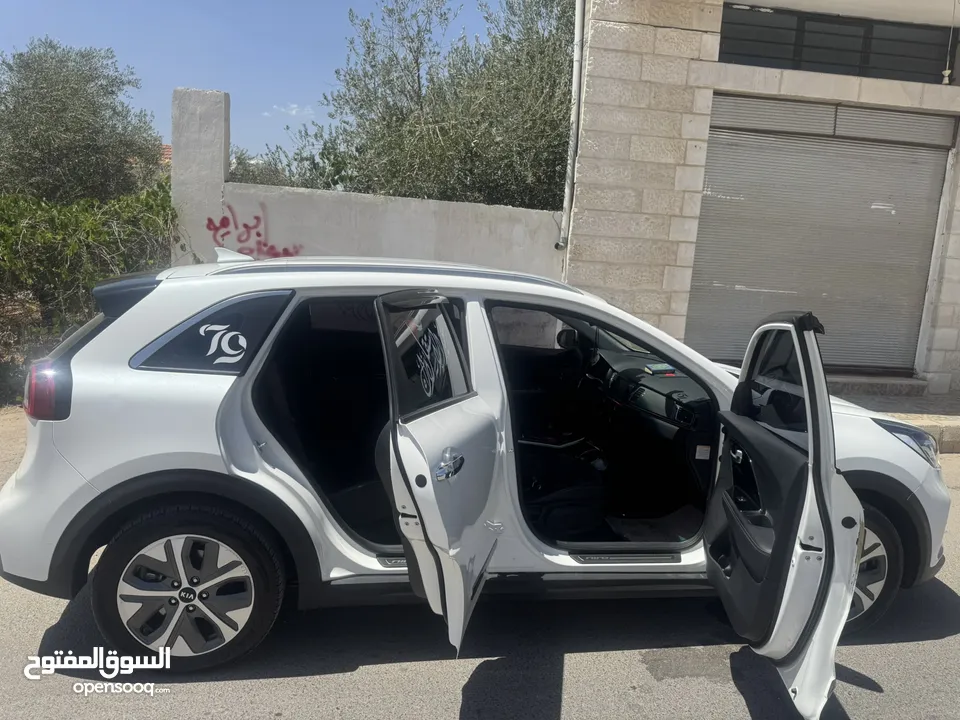 للبيع  Kia nero ev 2021  السيارة فل كامل مع فتحة ..............................
