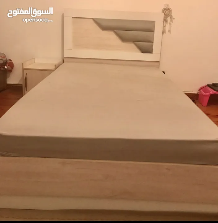 غرفه نوم استعمال خفيف سرير + دولاب + كوموند