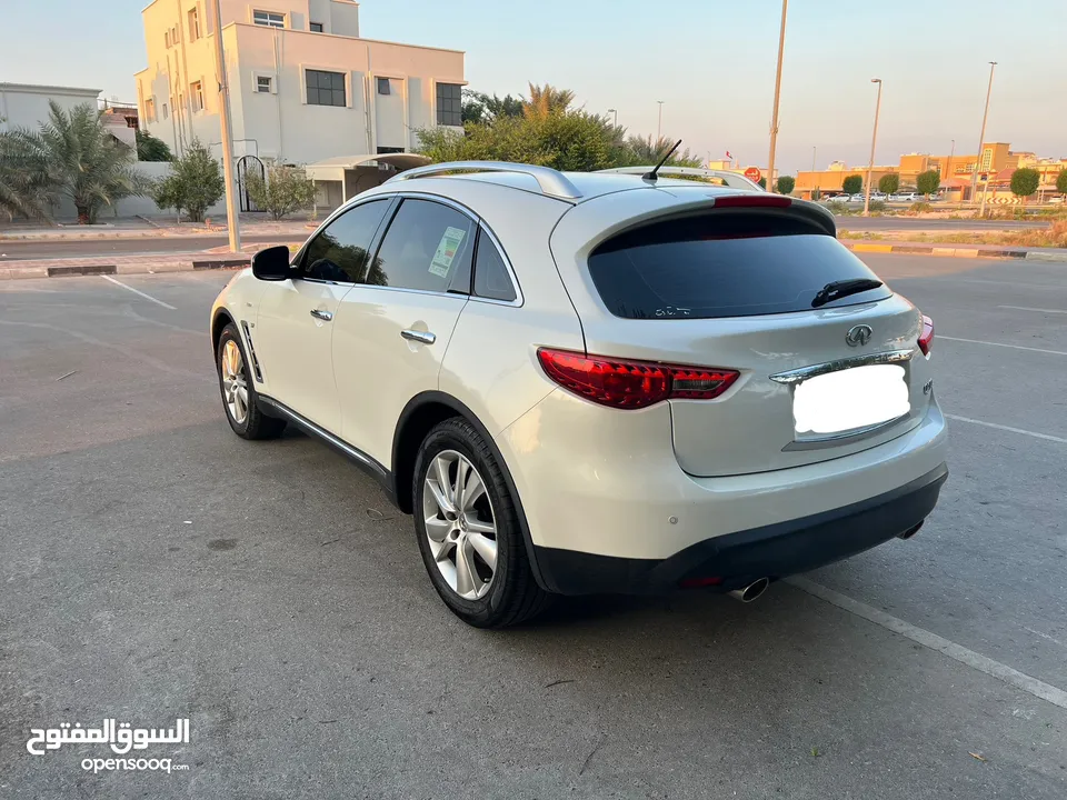 إنفينيتي QX70