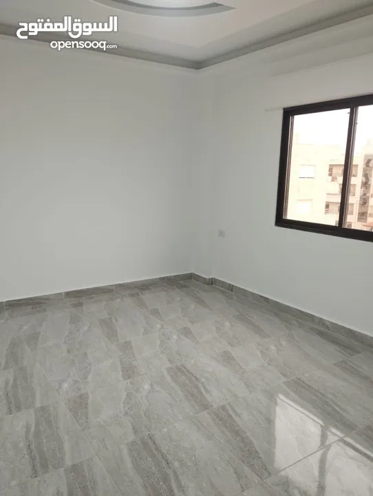 شقة طابق ثاني بافضل مواقع الزرقاء الجديدة شارع الفلاتر بالقرب من salezi woman
