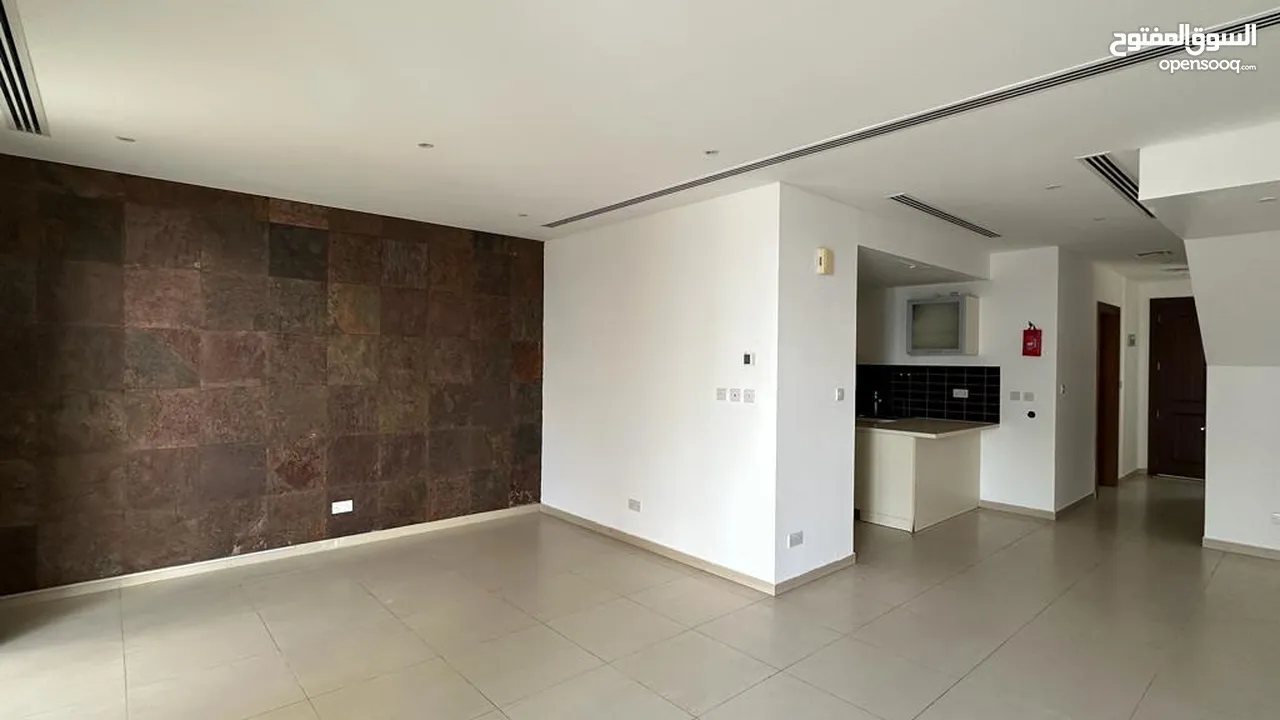 Townhouse 4 bedroom located in Al Mouj