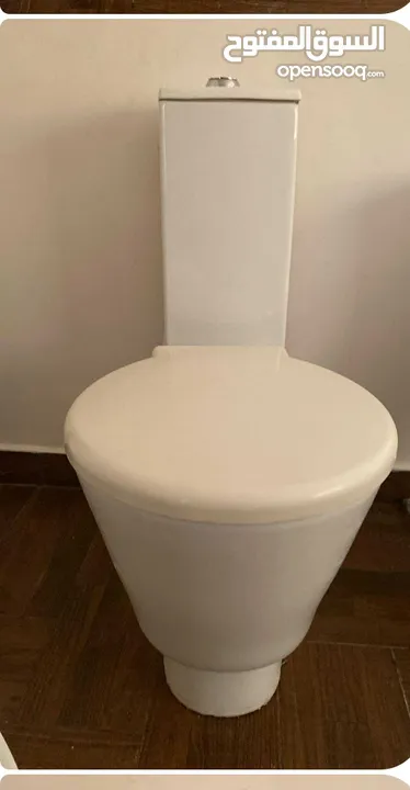 مراحيض عدد 2  وشطافه   ومغاسل عدد 2 وجاكوزي