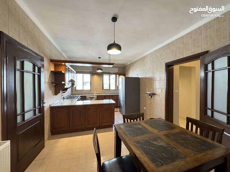 شقة 3 غرف نوم باطلالة رائعة في عبدون  ( Property 43136 )-175084200