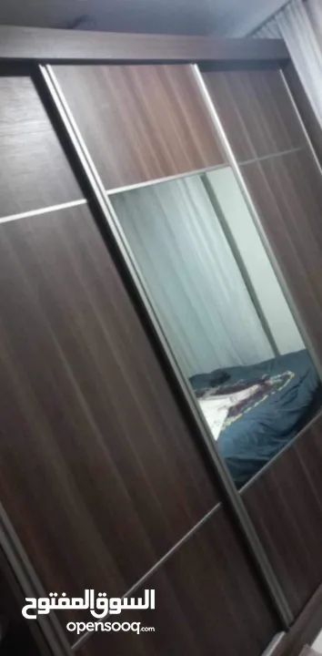 غرفة نوم تفصيل للبيع خشب ألماني لامنيت تتكون من تخت مجوز مع خزانة مع كمدينة عدد 2 مع تواليت بيرو