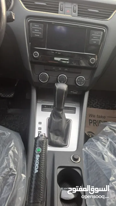 سكودا اوكتافيا 2020 بنزين اتومات يد صفر البيع بسبب التجديد سياره جديده وشركه من جميعه بسعر مغري كاش